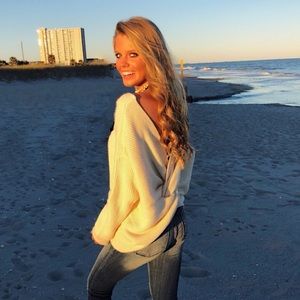 White Sweater With knotted Back